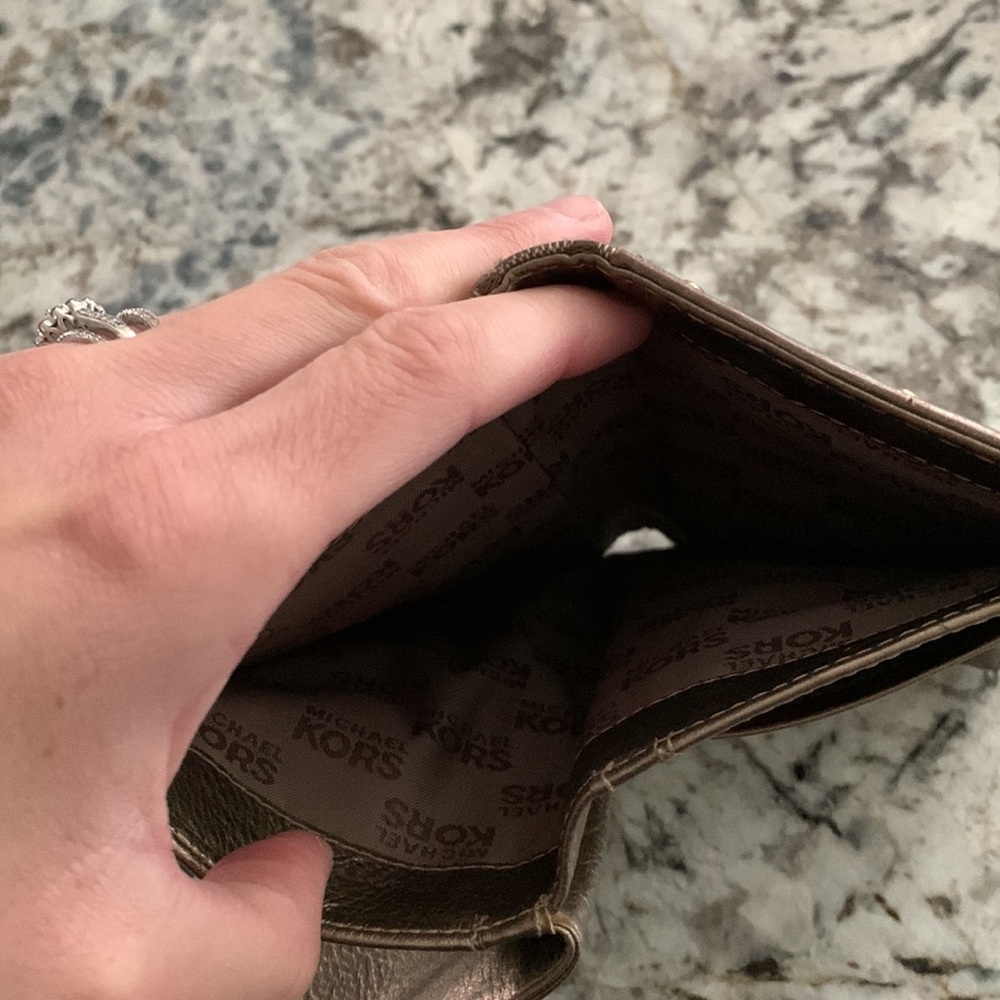 Michael Kors Large Wallet. Good Condition. - image 7